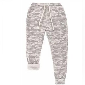 NWOT Members Mark Camo Fleece Lined Joggers